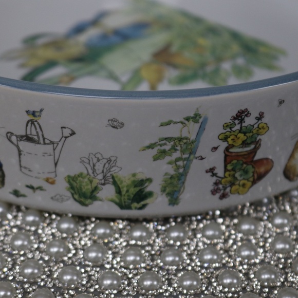 BEATRIX POTTER PETER BUNNY RABBIT EASTER ROUND SERVING DISH CASSEROLE - NEW - Picture 6 of 9